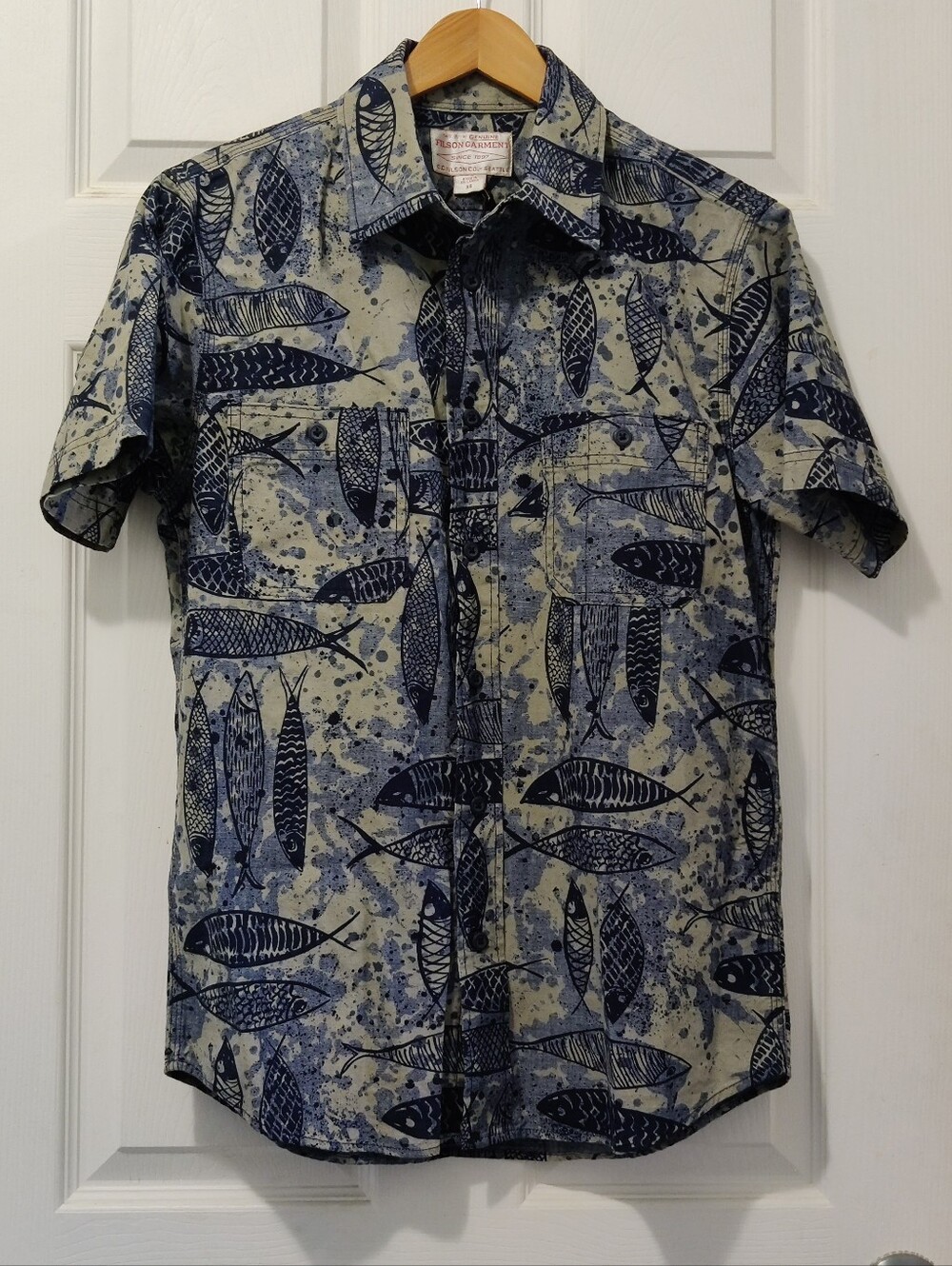 Filson Men's Size XS Short-Sleeve Fish Print Chambray Button-Down Shirt